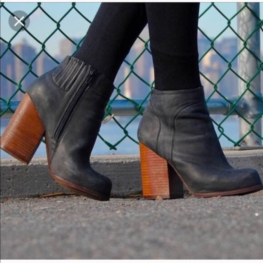 Steve Madden Hanger bootie